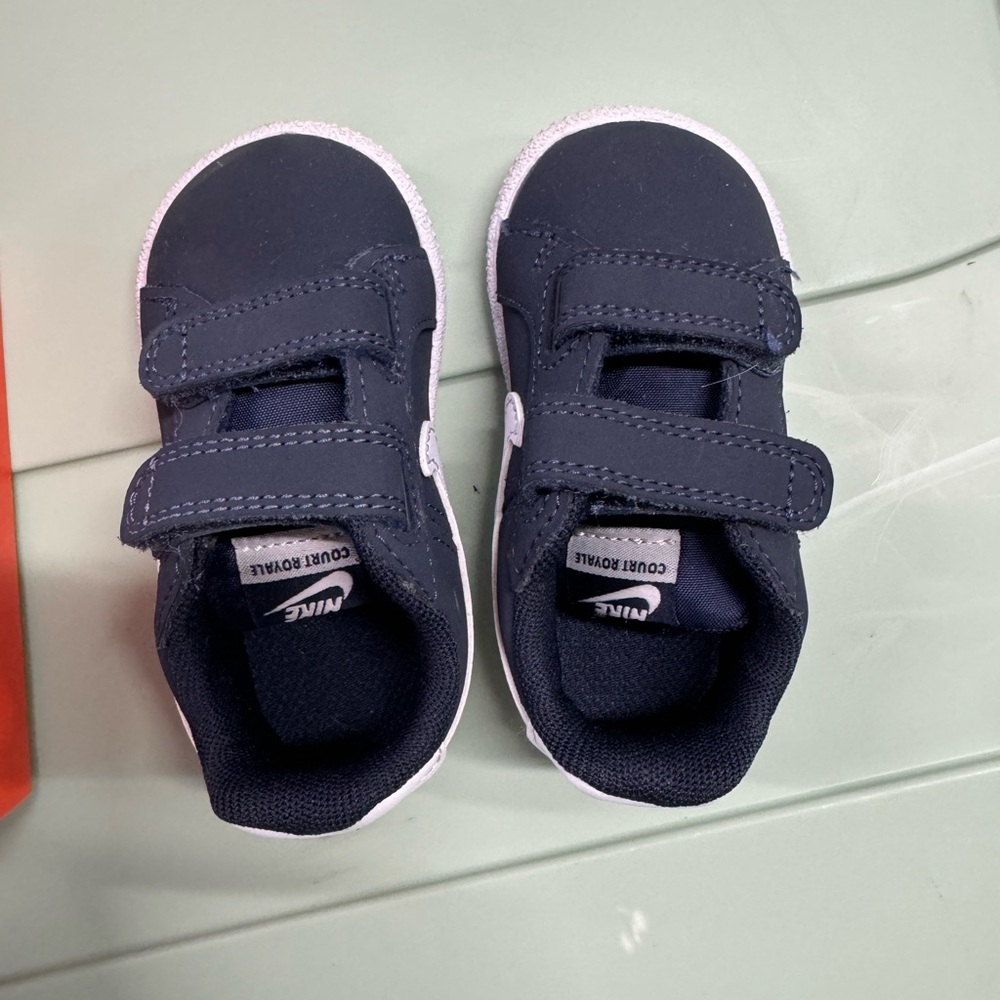 Walker Nike Court Royale
